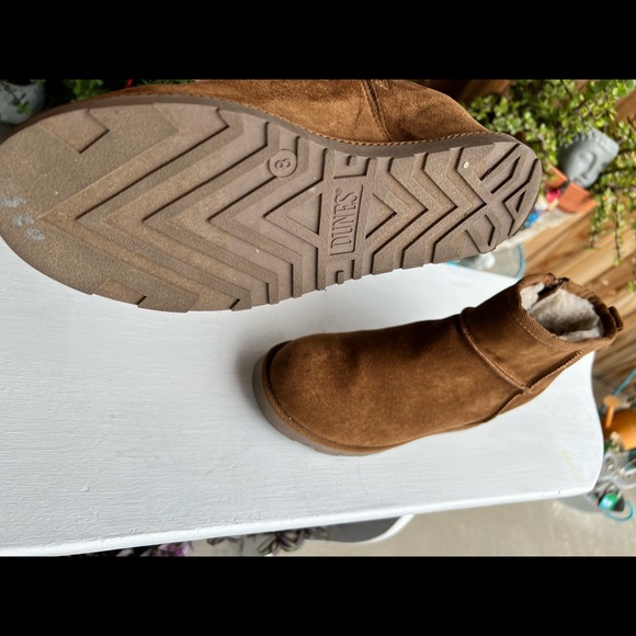 Boots are practically new - Picture 5 of 5